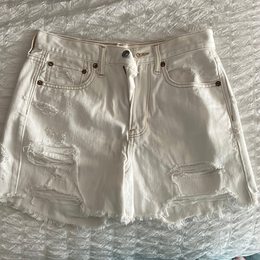 American Eagle Festival Shorts in white